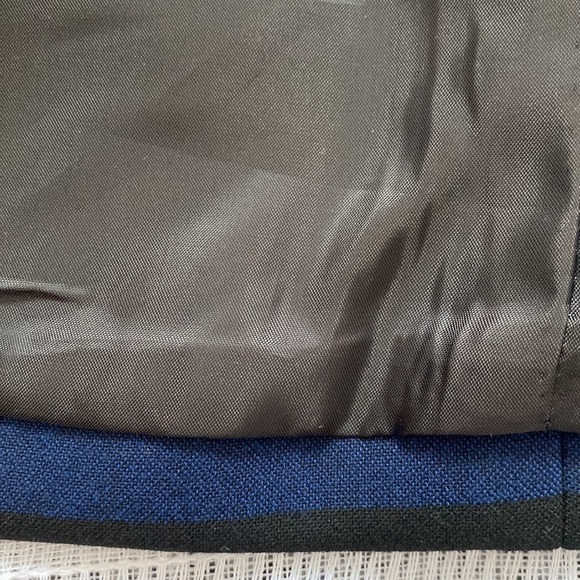 Tahari structured blazer with bold black and blue strips. - Picture 8 of 13